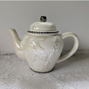 Bella Casa By Ganz Elegant White Christmas Teapot Opalescent Holly Leaves Silver